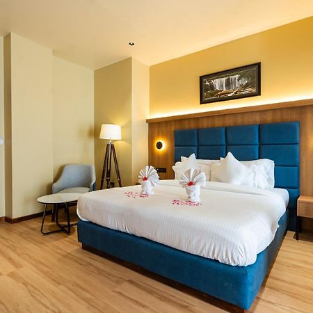 The White Rock Inn & Dine Shillong Buitenkant foto