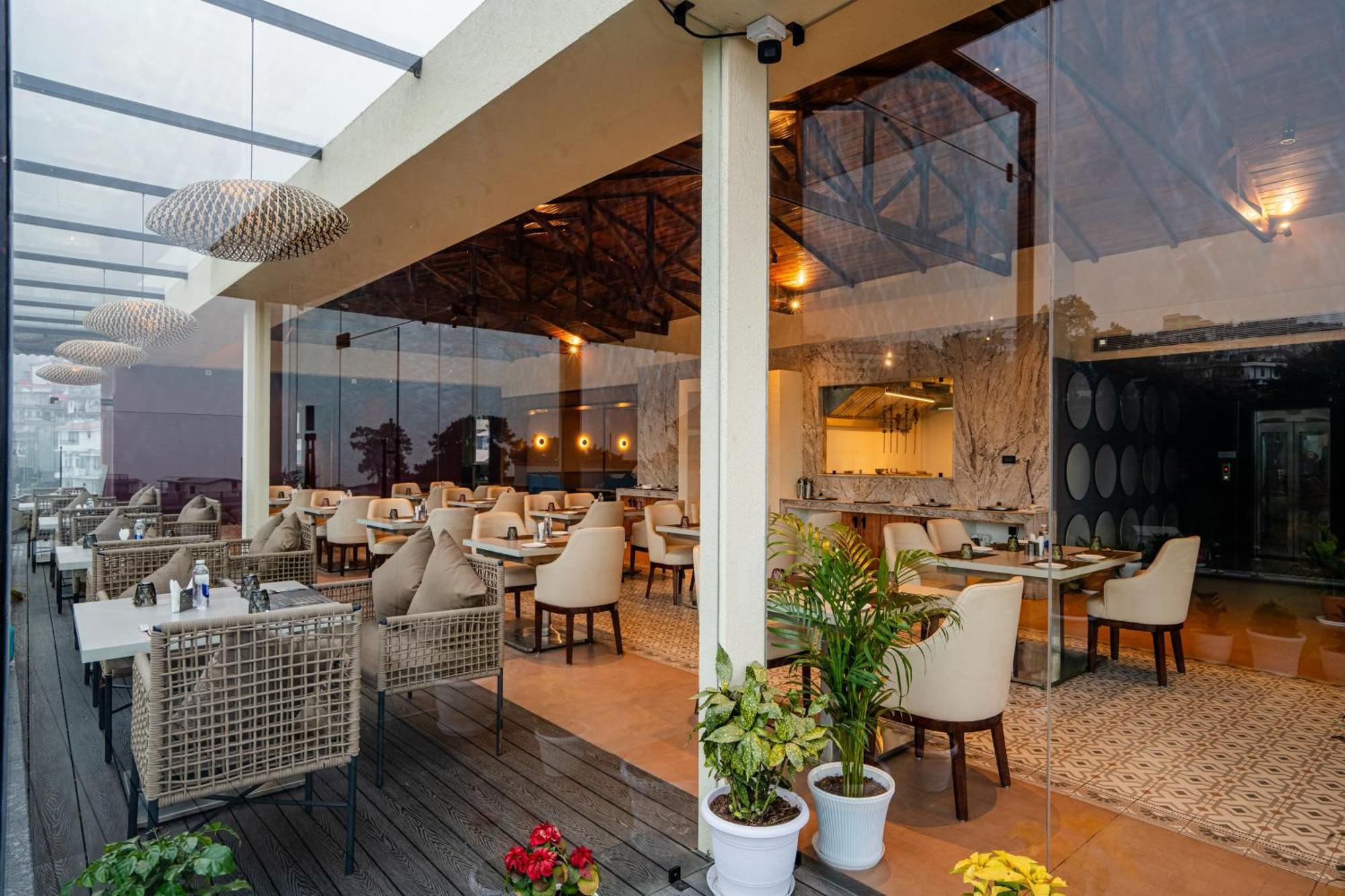 The White Rock Inn & Dine Shillong Buitenkant foto