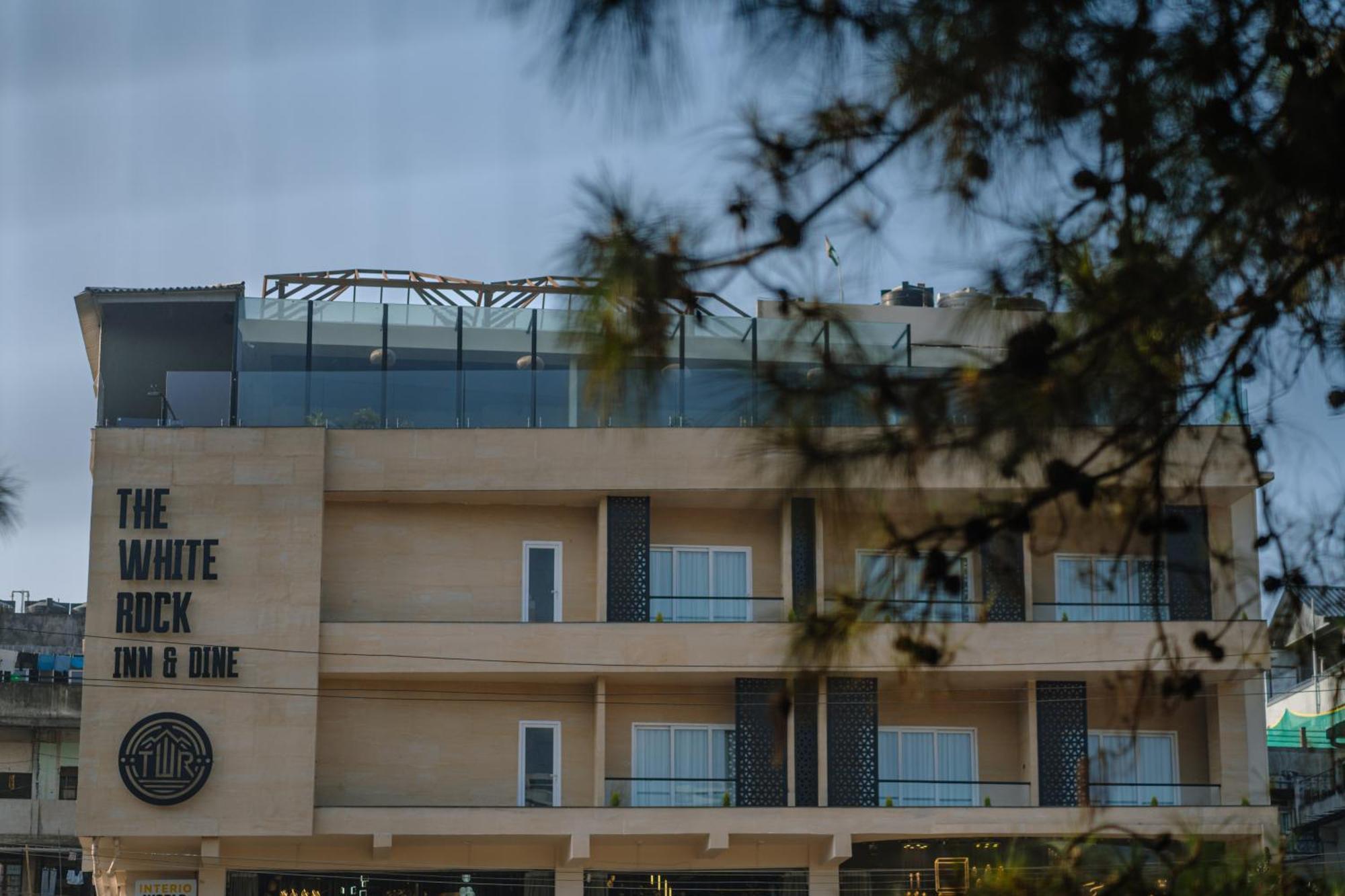 The White Rock Inn & Dine Shillong Buitenkant foto